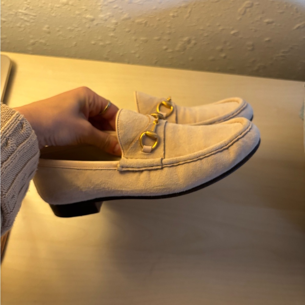 Gucci vintage pale pink Suede Loafers with Gold Horsebit Accent - Picture 5 of 9